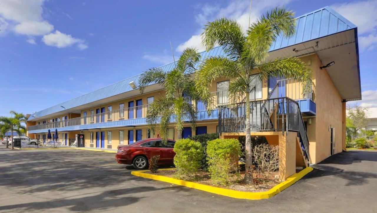 Magnuson Hotel Bradenton Exterior foto