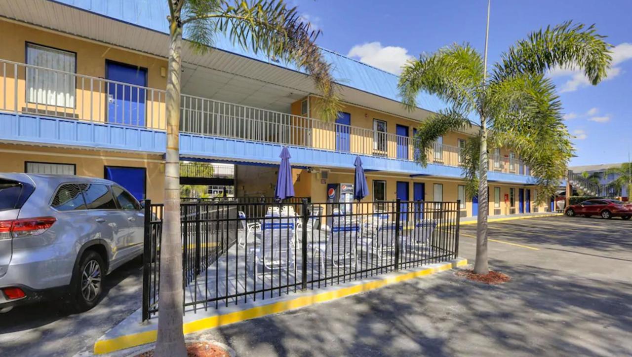 Magnuson Hotel Bradenton Exterior foto